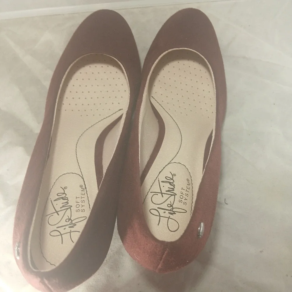 LifeStride Parigi‎ Burgundy Faux Suede Round Toe Kitten Heel Pumps Womens 6M